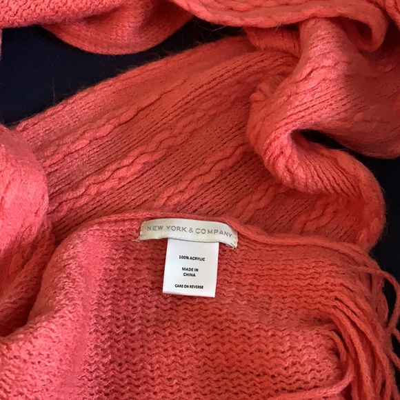 Coral scarf - Picture 2 of 3